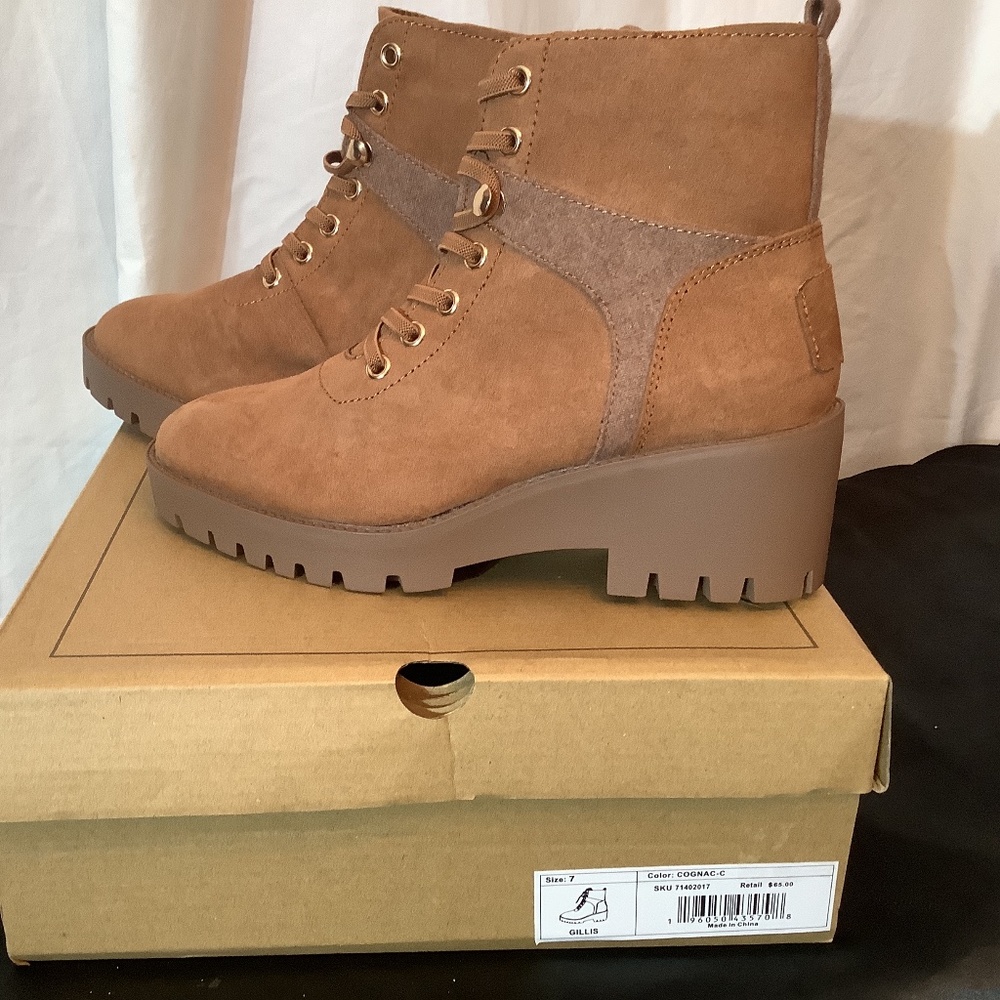 NIB Mari A. Gillis Ankle lace up boots cognac Rust